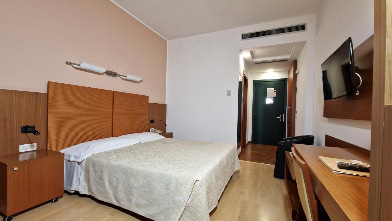 Bella Italia Palace Hotel Novara Exterior photo